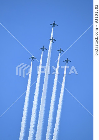 【Blue Impulse】Blue Impulse展航在藍天的映襯下顯得很酷 93101382