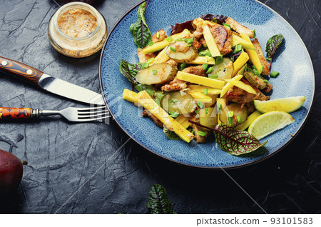 Fried chicken breast and mango 93101583