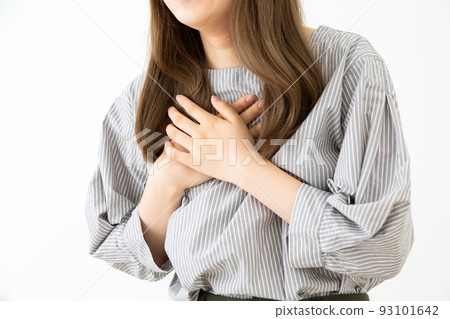 Young woman holding her chest in pain 93101642