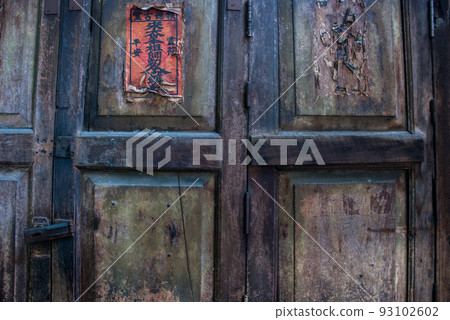 Background texture from old red brick wall with cracked plaster, Old wall rupture brick texture background. Background texture from old red brick wall with cracked plaster, Old wall rupture brick texture background. 93102602
