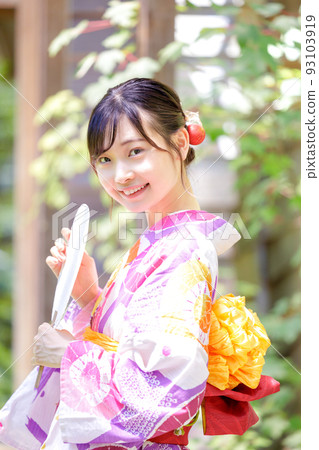 浴衣女性肖像 93103919
