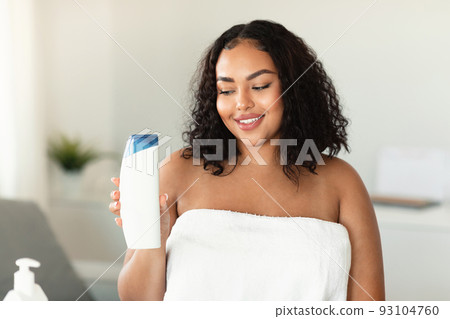 Positive black bodypositive woman showing blank shampoo bottle, advertising body and haircare cosmetics Positive black bodypositive woman showing blank shampoo bottle, advertising body and haircare cosmetics 93104760