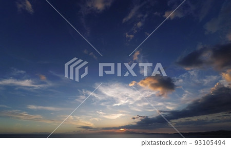 清爽的夏日日落天空與各種雲彩・超廣角・天空主線・220728pm 清爽的夏日日落天空與各種雲彩・超廣角・天空主線・220728pm 93105494
