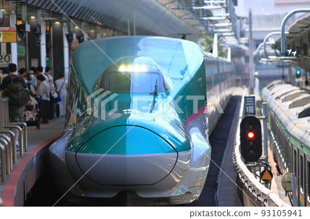 東北新幹線隼鳥號進入站台，回訪者絡繹不絕 93105941