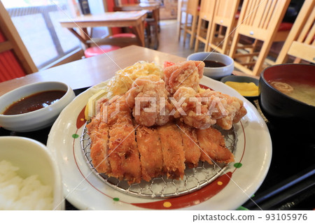 炸雞排和炸雞捲套餐 93105976