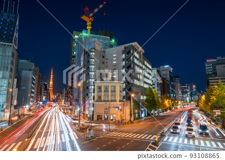 從 Fudanotsuji 步行橋看到的城市夜景“東京”東京塔 從 Fudanotsuji 步行橋看到的城市夜景“東京”東京塔 93108865