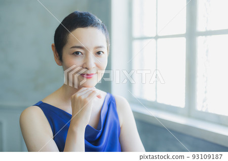 Woman in blue dress very short 93109187