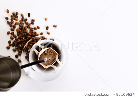 Coffee drip bag and coffee beans. 93109624