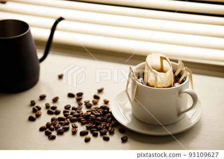 Coffee drip bag and coffee beans. 93109627