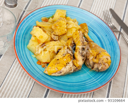 Fresh portion of fried chicken with potatoes Fresh portion of fried chicken with potatoes 93109664
