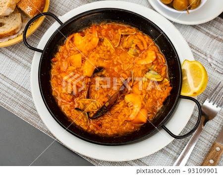 Paella marinera with shrimps and mussels served on iron frypan 93109901