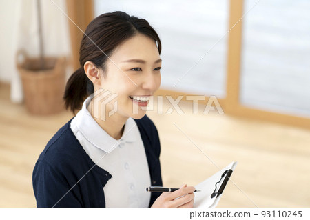 年輕女護士，家訪護理，家庭護理 93110245