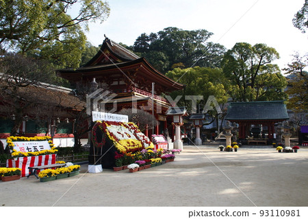 太宰府天滿宮:菊花展和塔門(福岡縣太宰府市) 太宰府天滿宮:菊花展和塔門(福岡縣太宰府市) 93110981