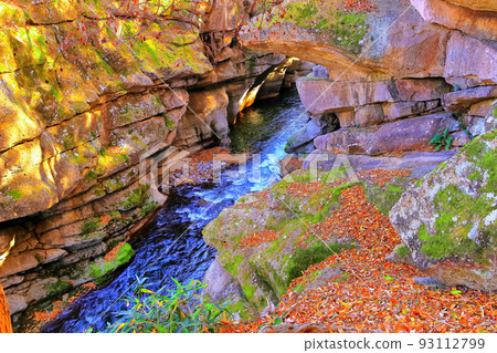 Rairaikyo Gorge in late autumn 93112799