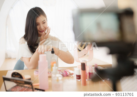 Professional beauty make up artist vlogger live stream makeup tutorial Professional beauty make up artist vlogger live stream makeup tutorial 93113701