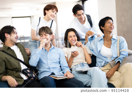 Multinational students Multinational students 93114428