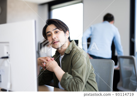 A man who plays a personal computer A man who plays a personal computer 93114719