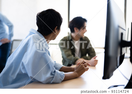 一個扮演個人電腦的人 一個扮演個人電腦的人 93114724