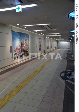 Underpass in front of Takaoka Station (Takaoka City, Toyama Prefecture) 93115413