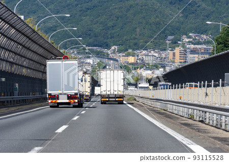 Highway driving image 93115528