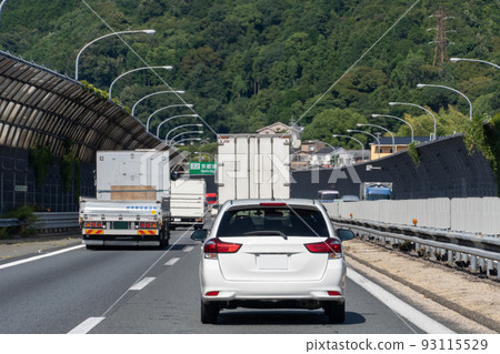Highway driving image 93115529