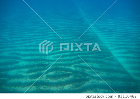 Columnar joints of Lake Shikotsu seen from an underwater sightseeing boat (Chitose City, Hokkaido) Columnar joints of Lake Shikotsu seen from an underwater sightseeing boat (Chitose City, Hokkaido) 93116462