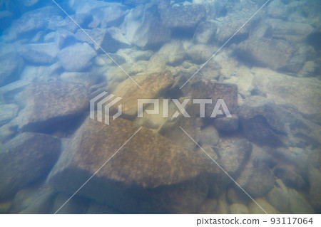 從水下觀光船看到的支笏湖柱狀節理(北海道千歲市) 從水下觀光船看到的支笏湖柱狀節理(北海道千歲市) 93117064