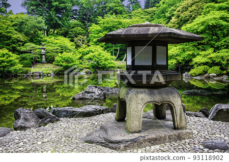 Tokyo, Old Koga Garden, Shinji Pond, Yukimi Lantern, National Scenic Spot 93118902