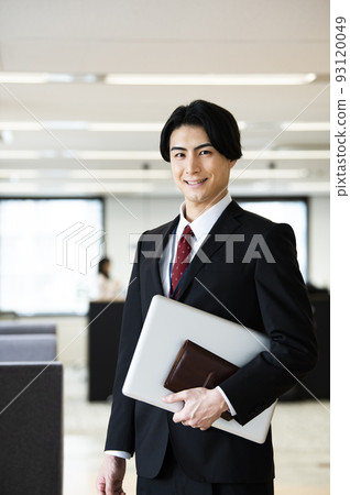 Portrait of young businessman 93120049