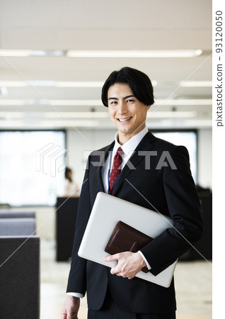 Portrait of a young businessman smile 93120050