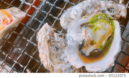 Grilled oysters arranged in Italian style Grilled oysters arranged in Italian style 93122073