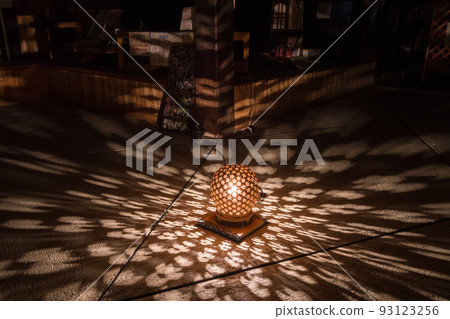 Beautiful lampshade light and shadow 93123256