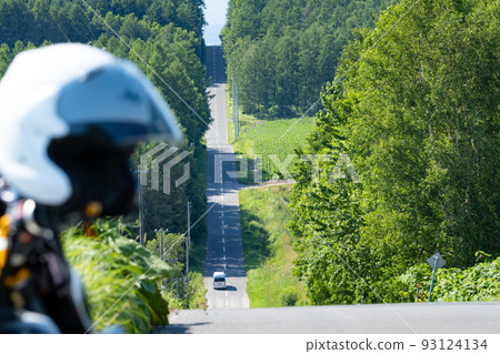 從修道之丘出發的北海道典型的筆直道路 93124134