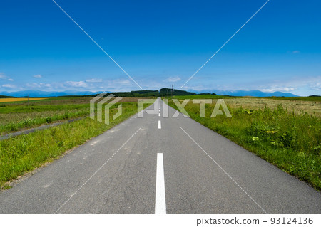 A straight road typical of Hokkaido from Shujitsu-no-Oka A straight road typical of Hokkaido from Shujitsu-no-Oka 93124136