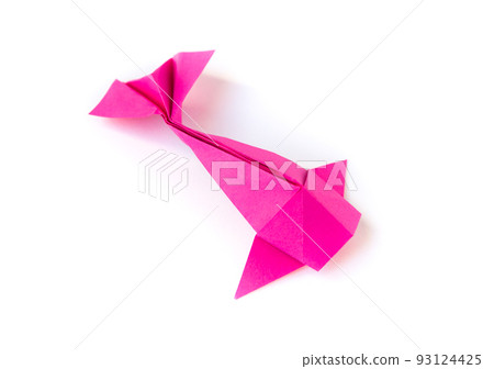 Pink paper fish origami isolated on a white background 93124425