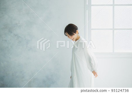 白色的一塊女人 93124736