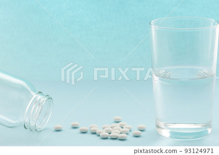 Water and 6 glasses for taking prescribed medicines and tablets at the hospital Water and 6 glasses for taking prescribed medicines and tablets at the hospital 93124971