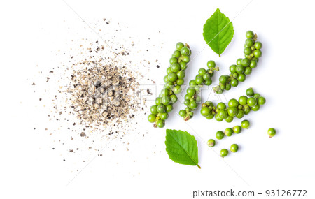 Fresh and dry pepper corn with leaf  isolated on white background 93126772