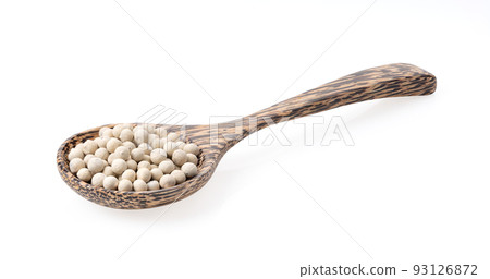 Peppercorn in wood spoon isolated on white 93126872