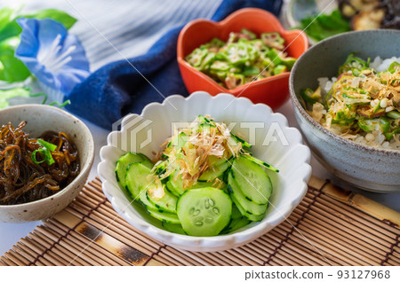 A table full of summer vegetables 93127968
