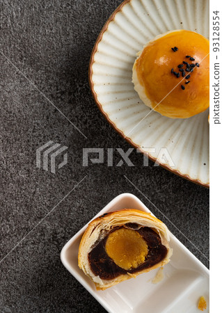 中秋節 月餅 蛋黃酥 中秋 Mid-Autumn Festival Moon cake げっぺい 93128554