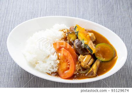 Summer vegetable curry rice. 93129674