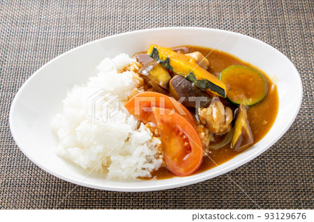 Summer vegetable curry rice. 93129676