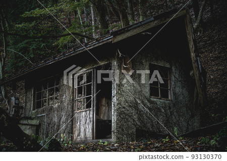Abandoned house standing quietly in the forest Abandoned house standing quietly in the forest 93130370