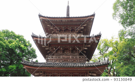 Scenery of the triple pagoda of Jimokuji Kannon (Ama City, Aichi Prefecture) Scenery of the triple pagoda of Jimokuji Kannon (Ama City, Aichi Prefecture) 93130849