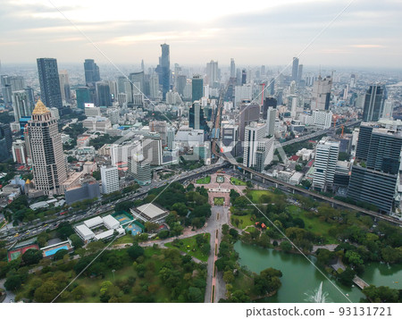 Skyscraper of Bangkok business district with gree park Skyscraper of Bangkok business district with gree park 93131721