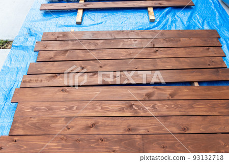 Wood lined up to paint and dry for do-it-yourself Wood lined up to paint and dry for do-it-yourself 93132718