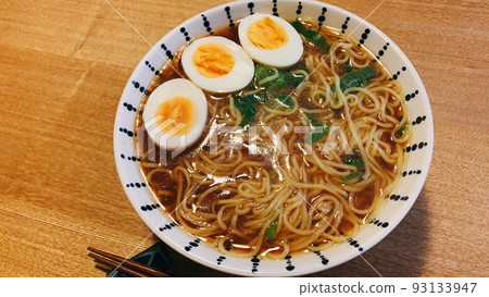 醬油拉麵 93133947