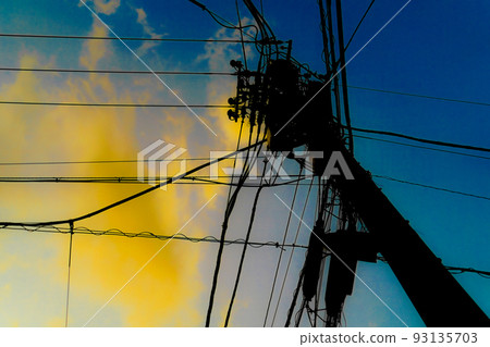The city and electric wires wrapped in twilight 93135703