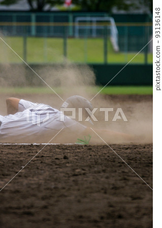 Batter-runner out after head-sliding to first base 93136148